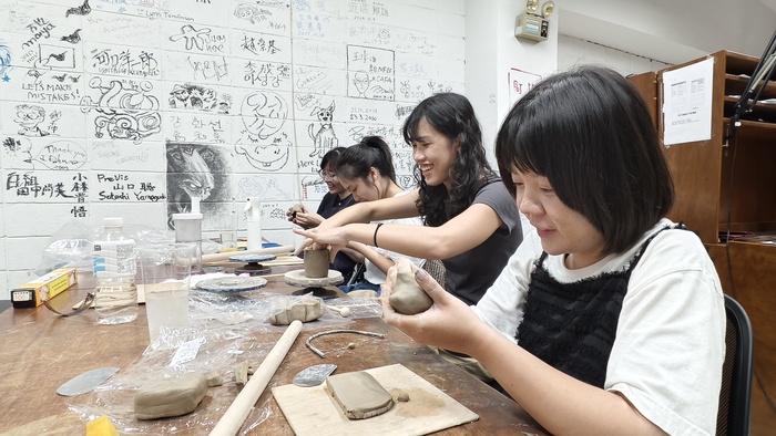 同學體驗絞胎陶藝手作 。 (拍攝:林建志)
